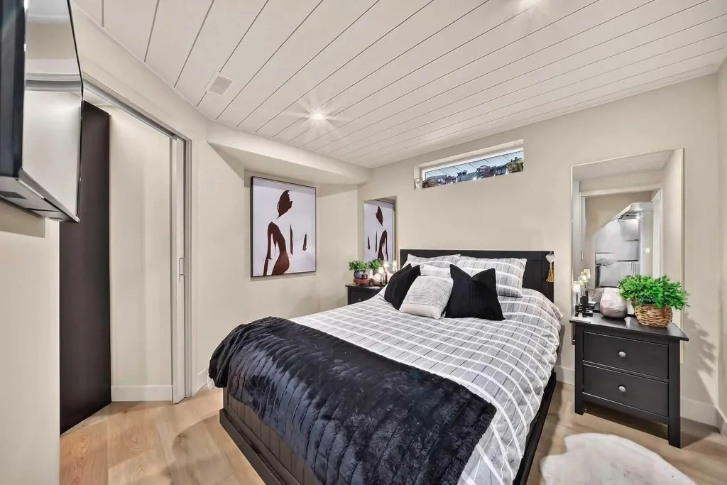 21 Shawbrooke Bay SW Calgary AB T2Y 3A1