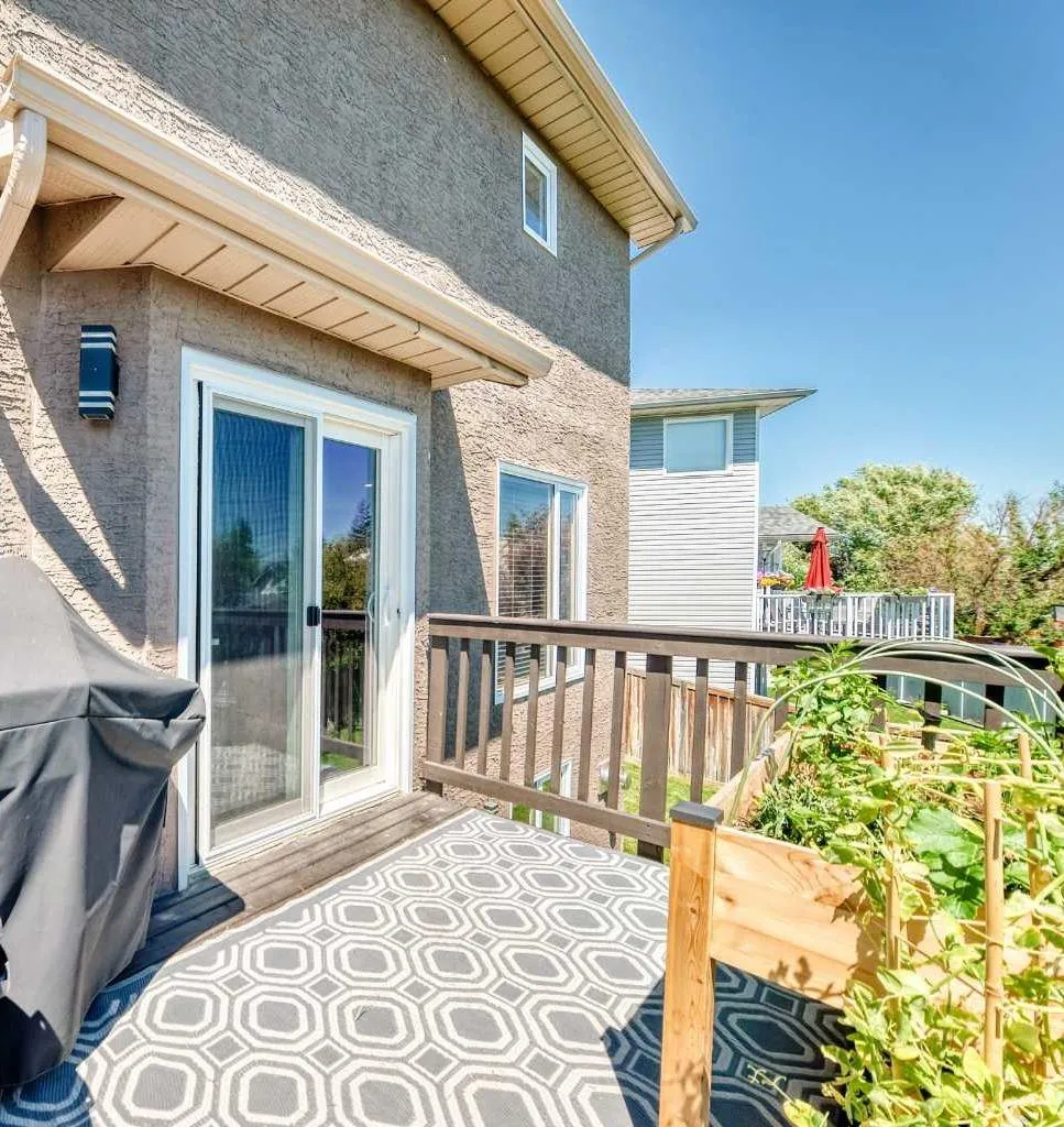 21 Shawbrooke Bay SW Calgary AB T2Y 3A1