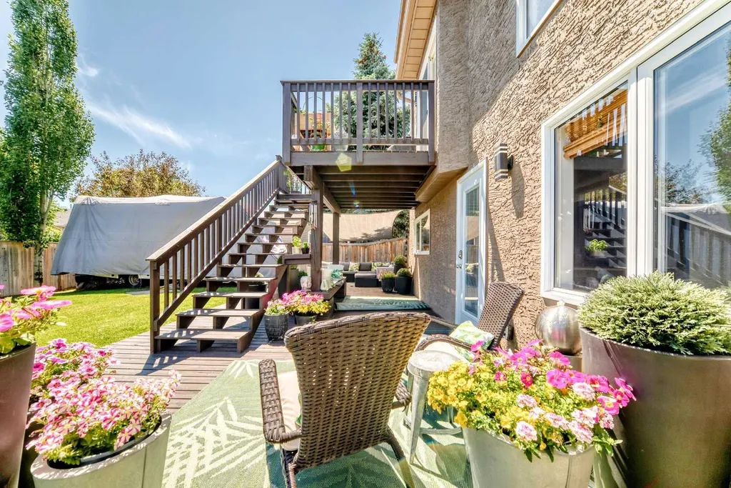 21 Shawbrooke Bay SW Calgary AB T2Y 3A1