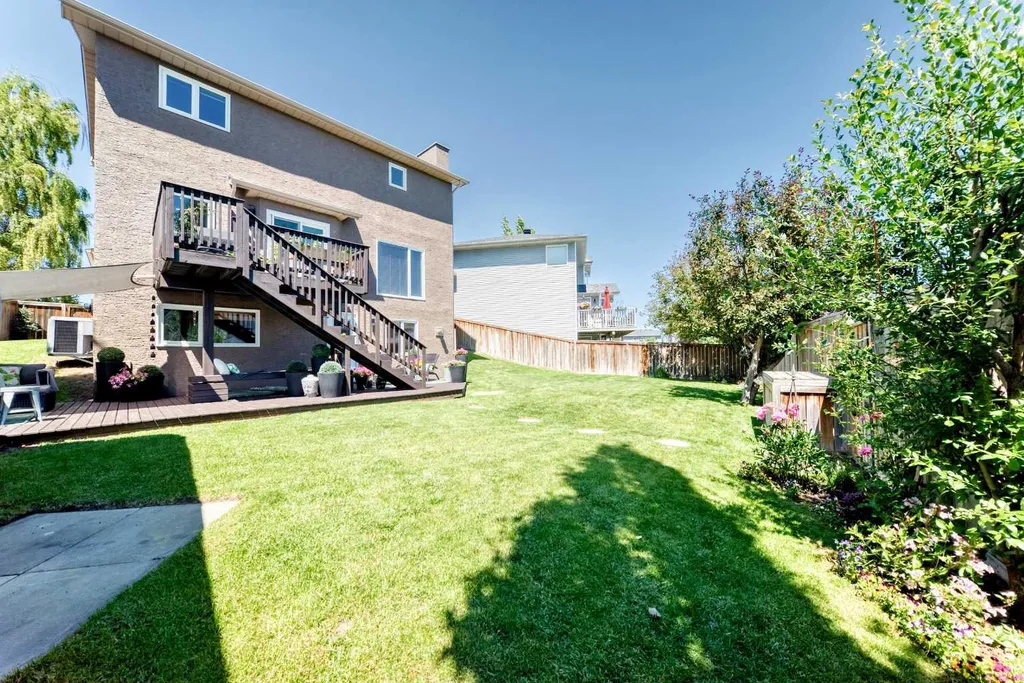 21 Shawbrooke Bay SW Calgary AB T2Y 3A1