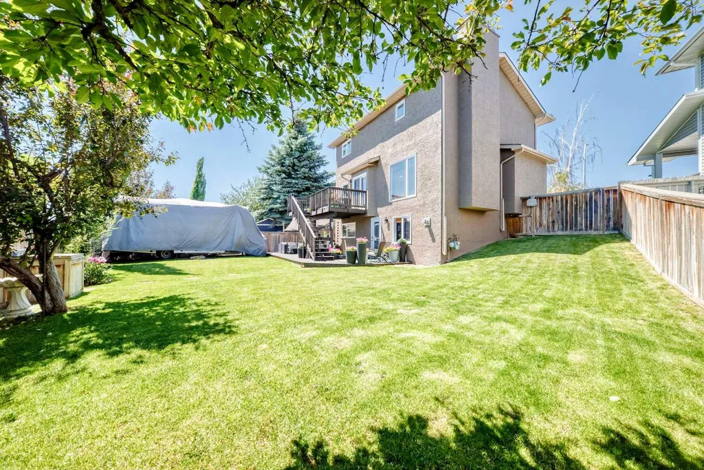 21 Shawbrooke Bay SW Calgary AB T2Y 3A1