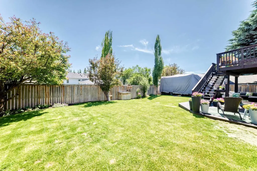 21 Shawbrooke Bay SW Calgary AB T2Y 3A1