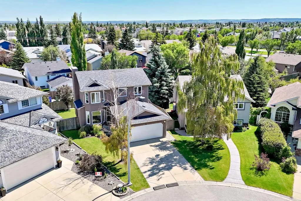 21 Shawbrooke Bay SW Calgary AB T2Y 3A1