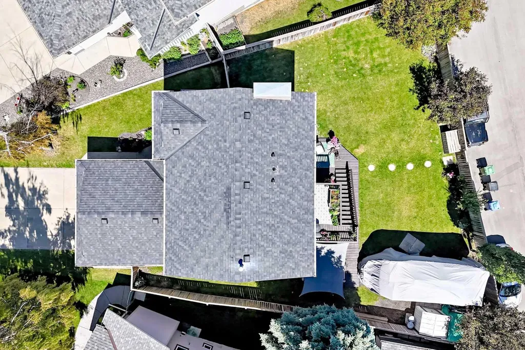 21 Shawbrooke Bay SW Calgary AB T2Y 3A1