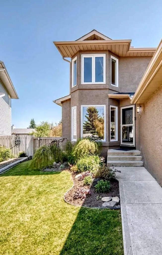 21 Shawbrooke Bay SW Calgary AB T2Y 3A1
