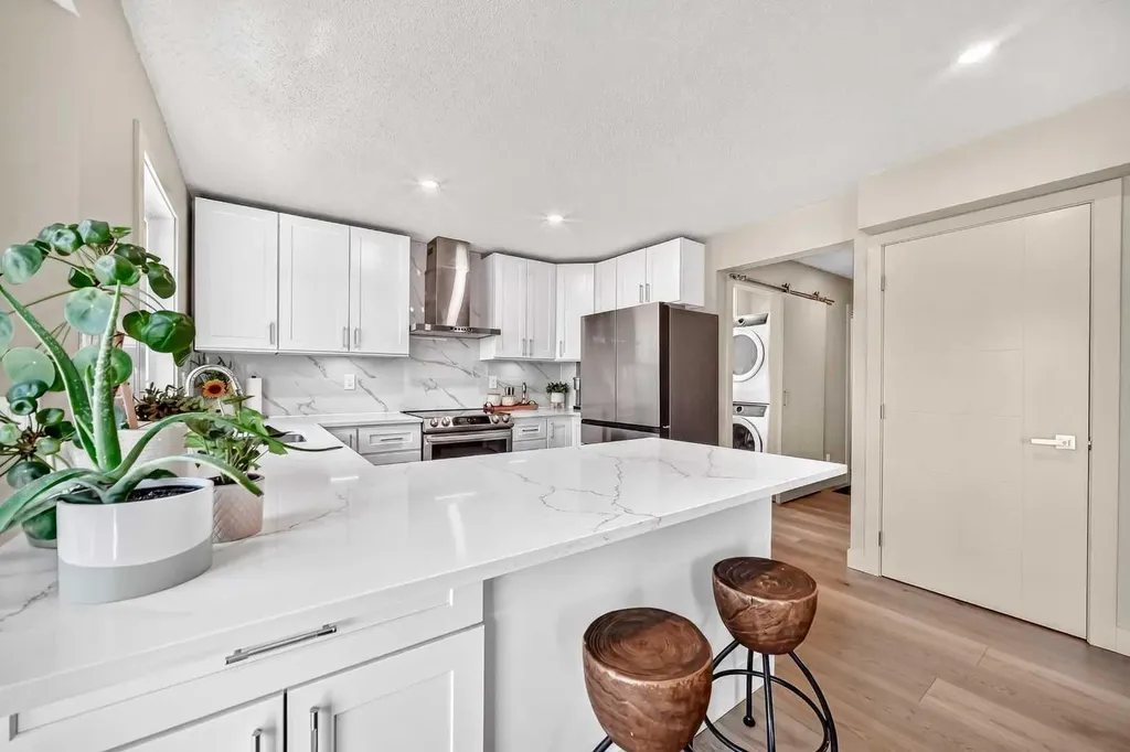 21 Shawbrooke Bay SW Calgary AB T2Y 3A1