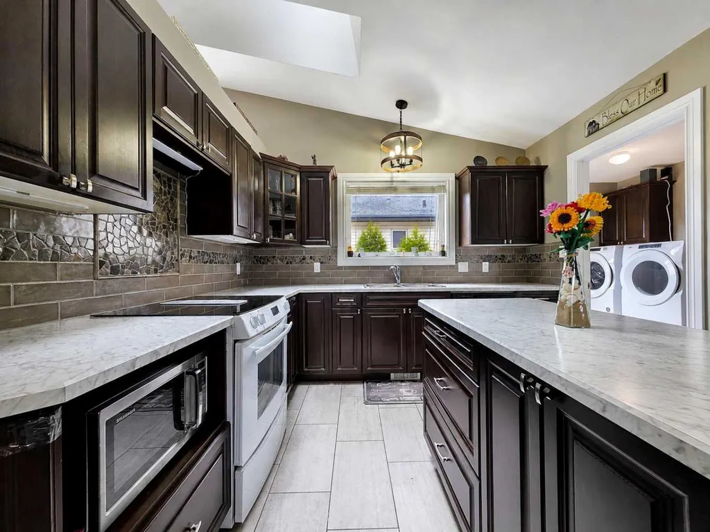 10821 & 10817 Grande Avenue Grande Cache AB T0e0y0
