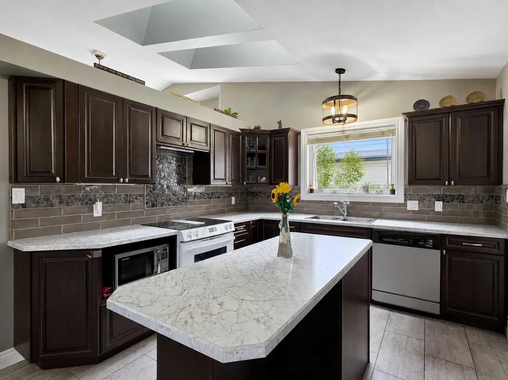 10821 & 10817 Grande Avenue Grande Cache AB T0e0y0