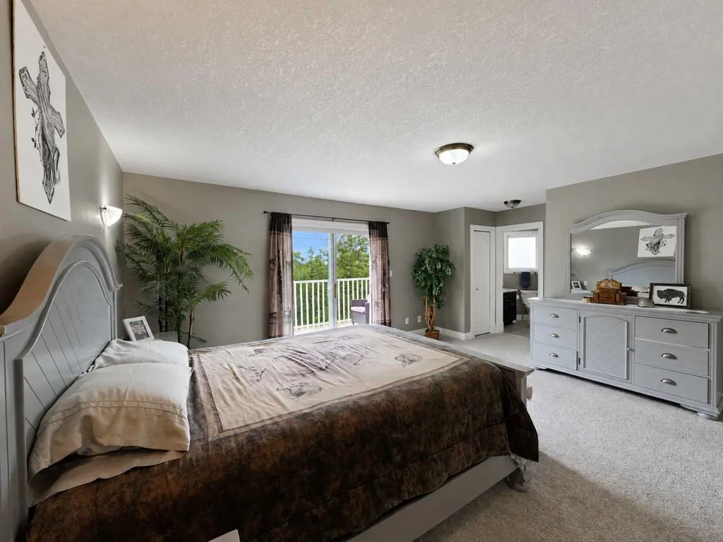 10821 & 10817 Grande Avenue Grande Cache AB T0e0y0