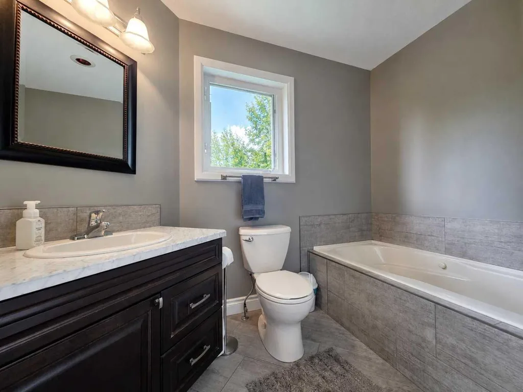 10821 & 10817 Grande Avenue Grande Cache AB T0e0y0