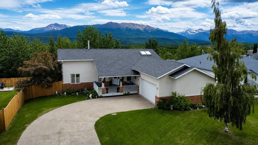 10821 & 10817 Grande Avenue Grande Cache AB T0e0y0