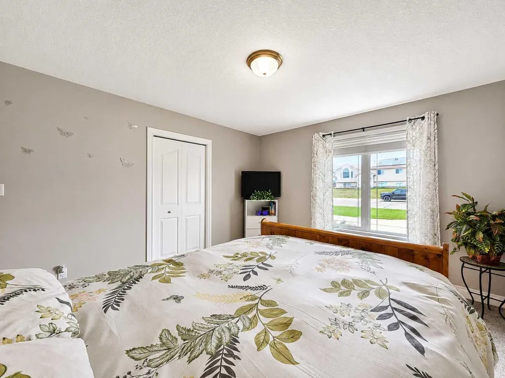 10821 & 10817 Grande Avenue Grande Cache AB T0e0y0
