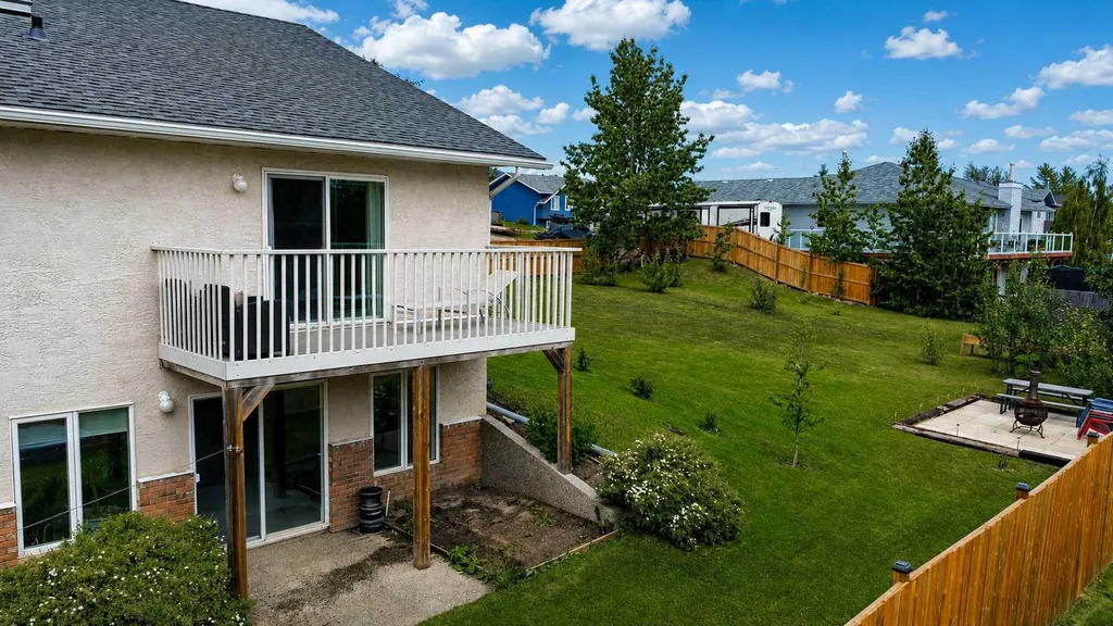 10821 & 10817 Grande Avenue Grande Cache AB T0e0y0