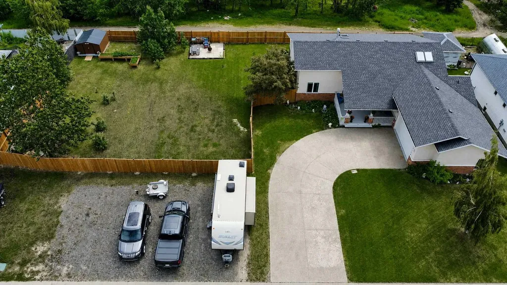 10821 & 10817 Grande Avenue Grande Cache AB T0e0y0