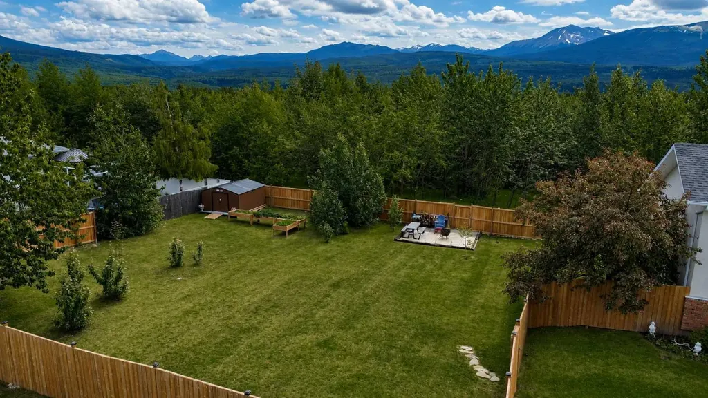 10821 & 10817 Grande Avenue Grande Cache AB T0e0y0