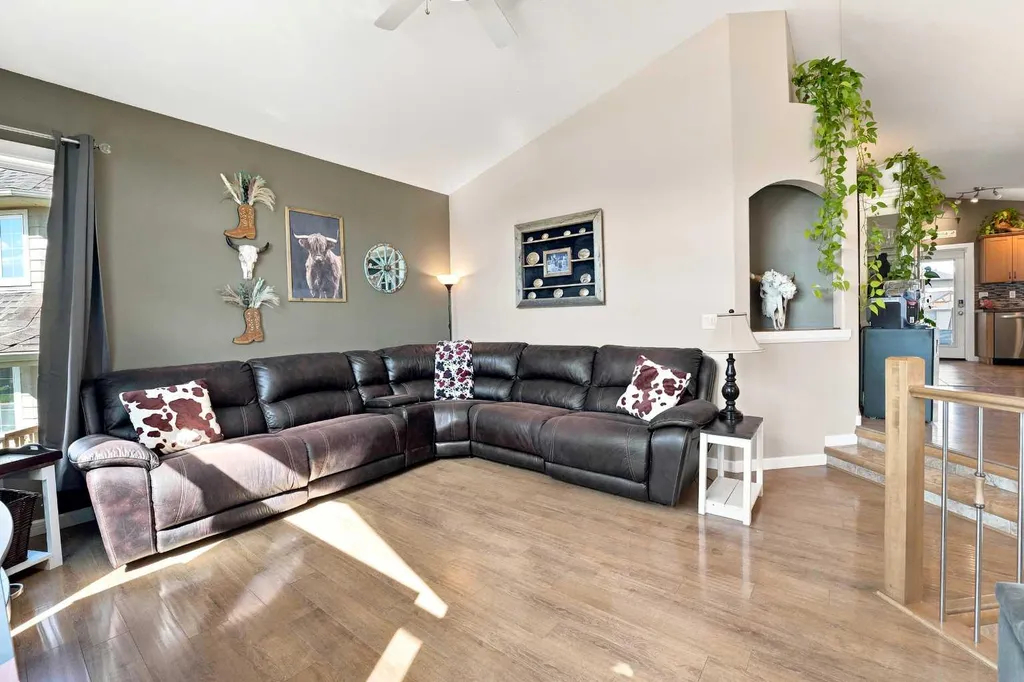 84 Mackenzie Crescent Lacombe AB T4L 0B3