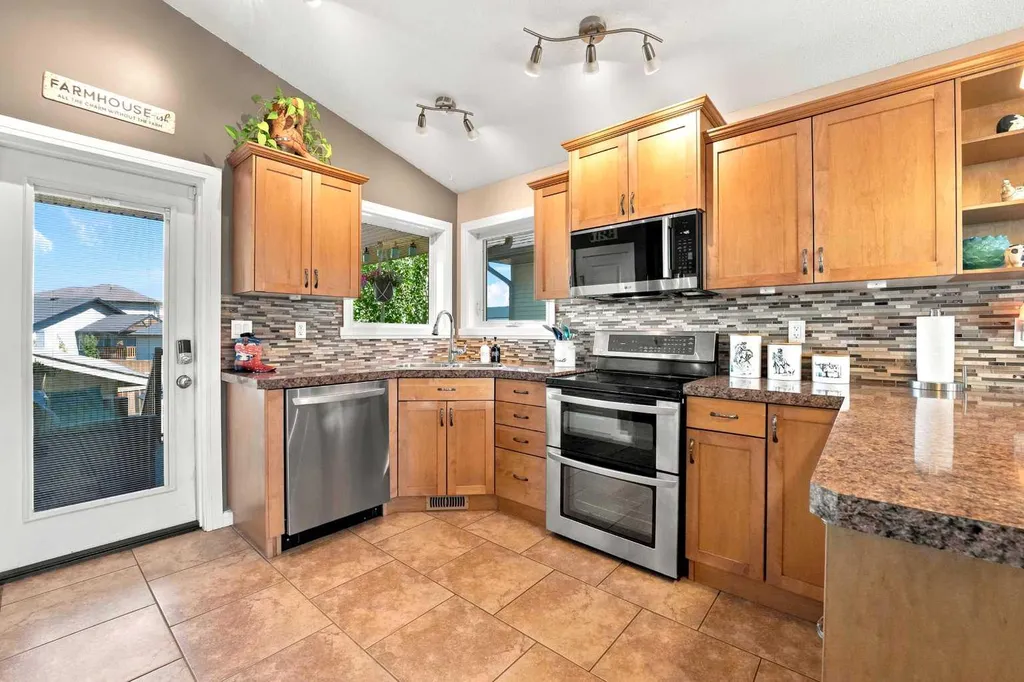 84 Mackenzie Crescent Lacombe AB T4L 0B3