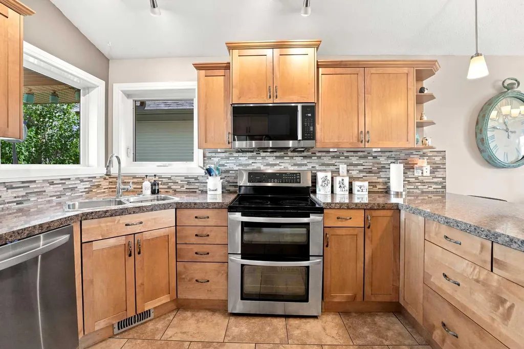 84 Mackenzie Crescent Lacombe AB T4L 0B3