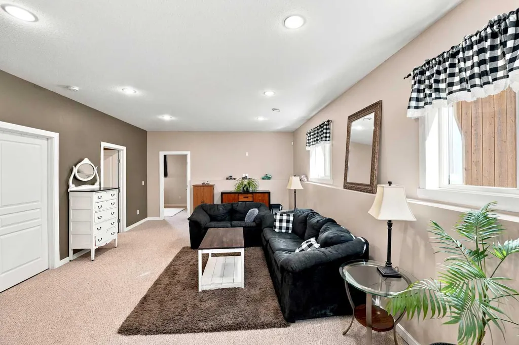 84 Mackenzie Crescent Lacombe AB T4L 0B3