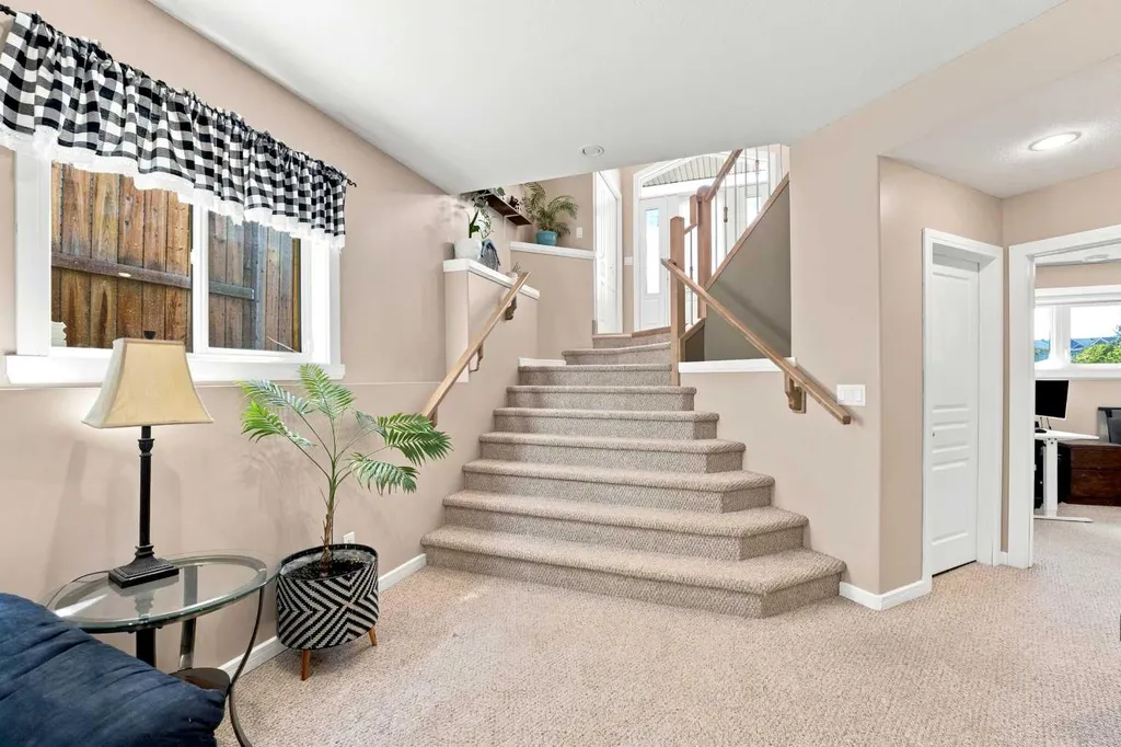 84 Mackenzie Crescent Lacombe AB T4L 0B3