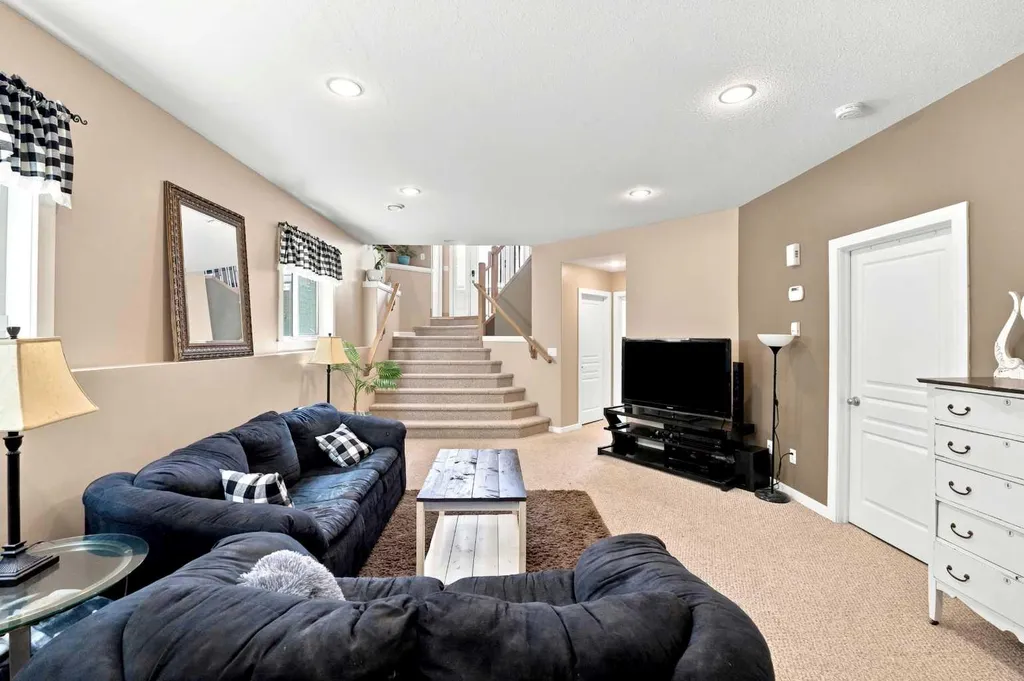 84 Mackenzie Crescent Lacombe AB T4L 0B3