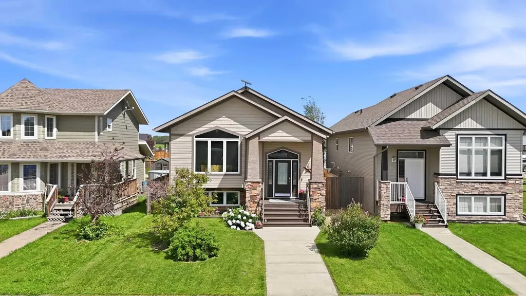 84 Mackenzie Crescent Lacombe AB T4L 0B3