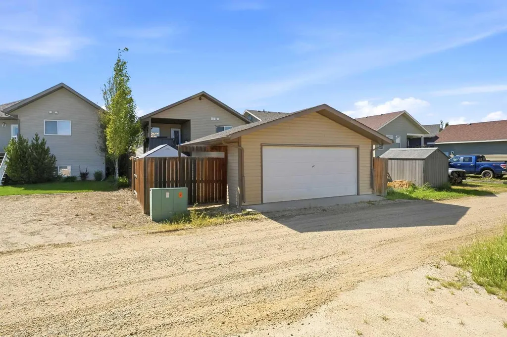 84 Mackenzie Crescent Lacombe AB T4L 0B3