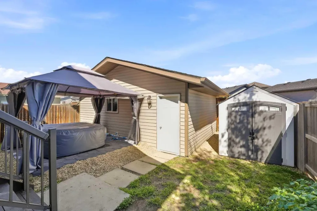 84 Mackenzie Crescent Lacombe AB T4L 0B3