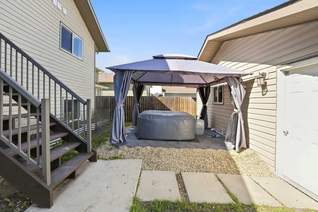 84 Mackenzie Crescent Lacombe AB T4L 0B3
