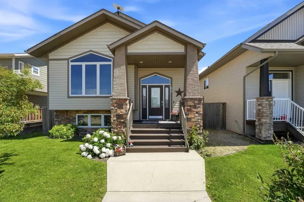 84 Mackenzie Crescent Lacombe AB T4L 0B3