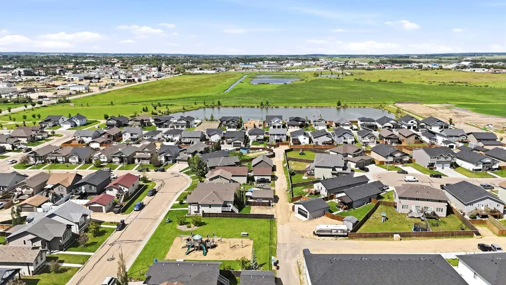 84 Mackenzie Crescent Lacombe AB T4L 0B3