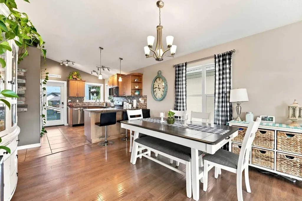 84 Mackenzie Crescent Lacombe AB T4L 0B3