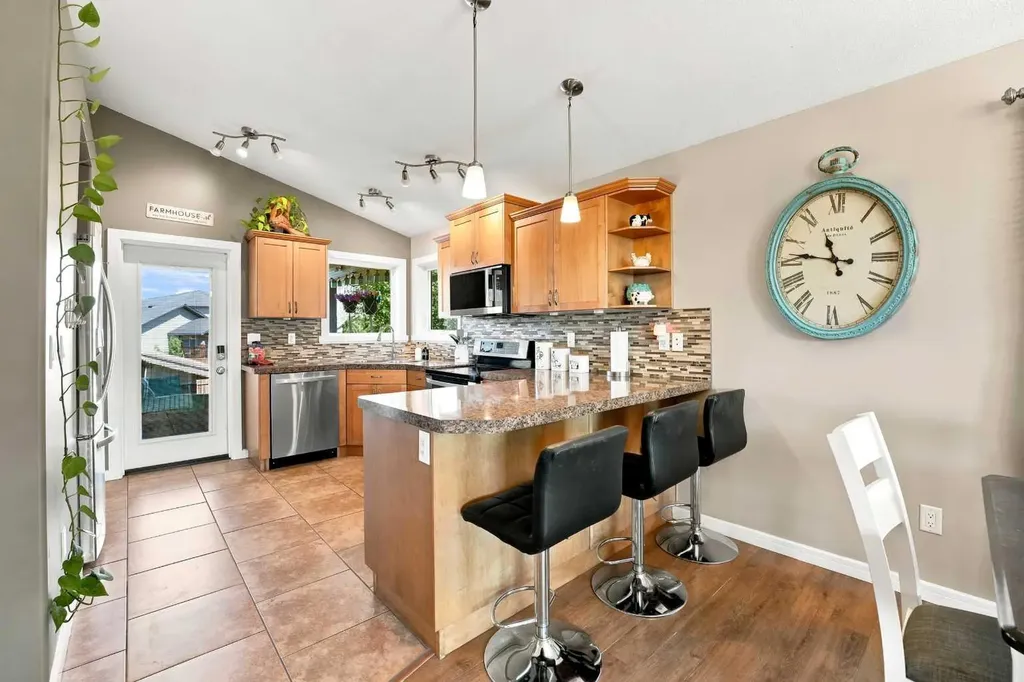 84 Mackenzie Crescent Lacombe AB T4L 0B3