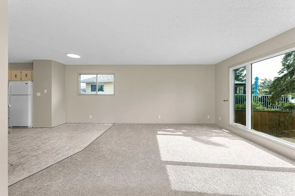 6 Woodland Close Sylvan Lake AB T4S 1L9