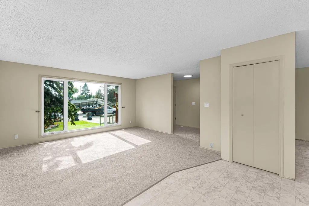 6 Woodland Close Sylvan Lake AB T4S 1L9
