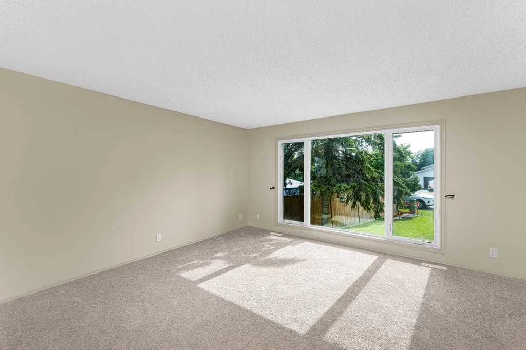 6 Woodland Close Sylvan Lake AB T4S 1L9