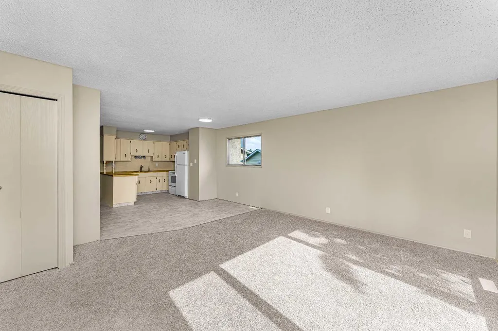 6 Woodland Close Sylvan Lake AB T4S 1L9