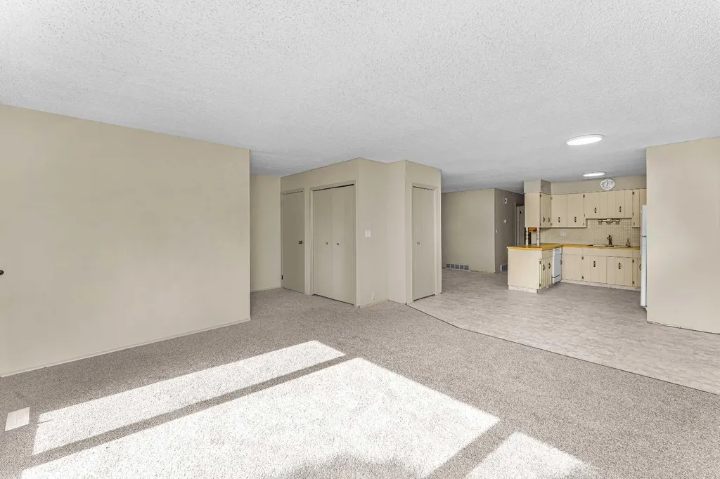 6 Woodland Close Sylvan Lake AB T4S 1L9