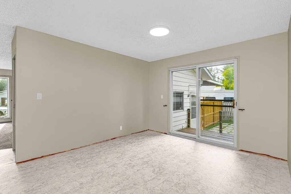 6 Woodland Close Sylvan Lake AB T4S 1L9