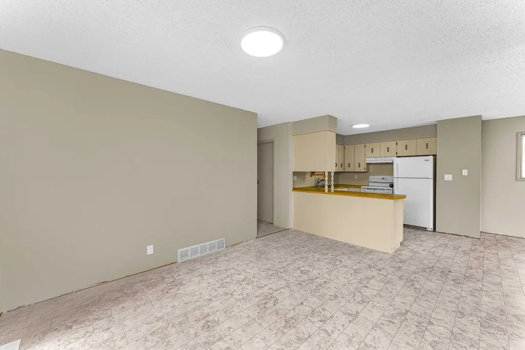 6 Woodland Close Sylvan Lake AB T4S 1L9
