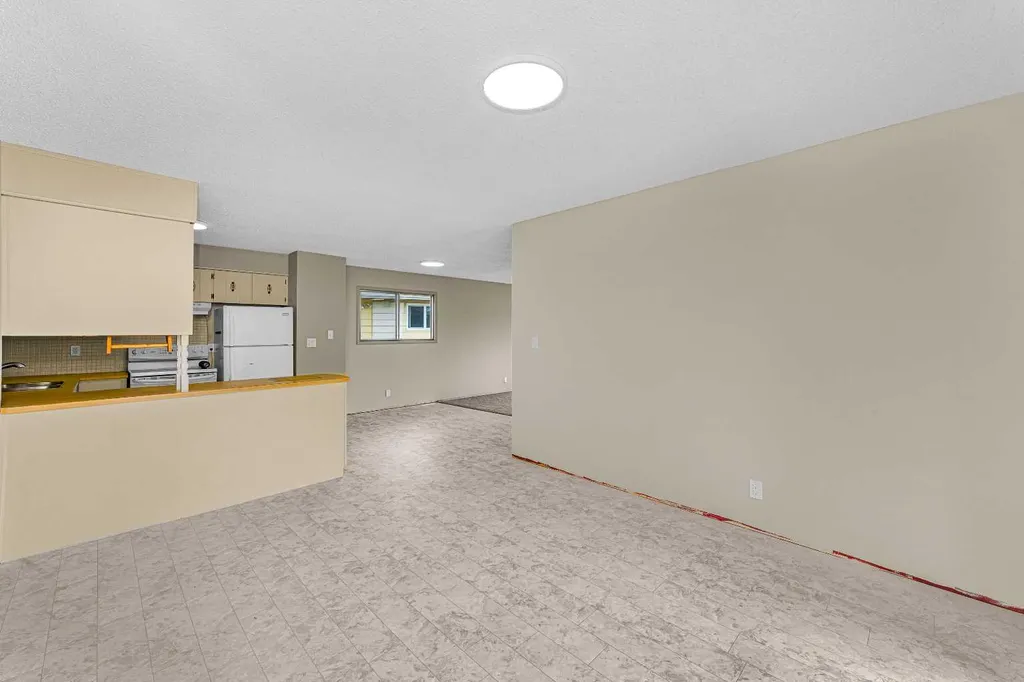 6 Woodland Close Sylvan Lake AB T4S 1L9