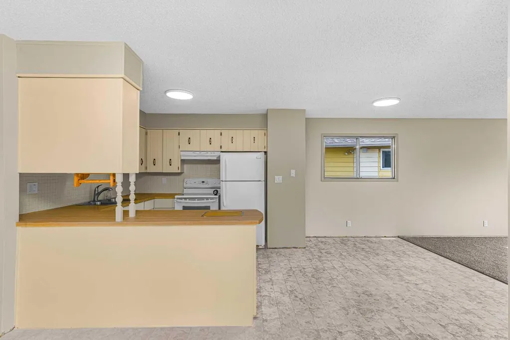 6 Woodland Close Sylvan Lake AB T4S 1L9