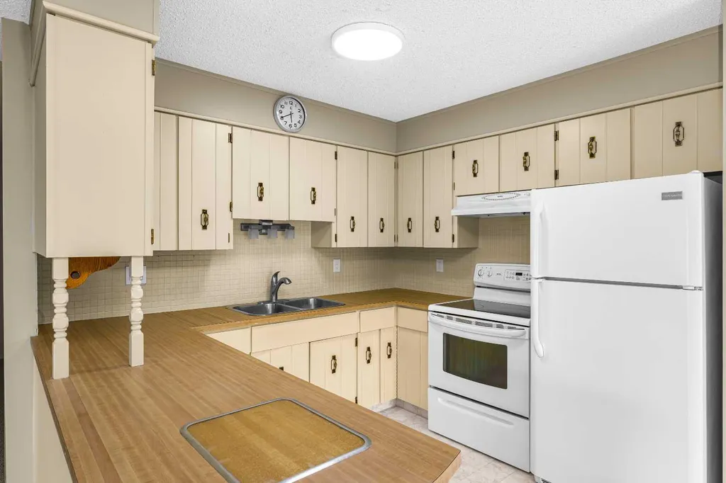 6 Woodland Close Sylvan Lake AB T4S 1L9