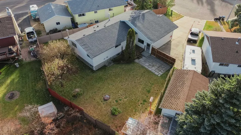 6 Woodland Close Sylvan Lake AB T4S 1L9