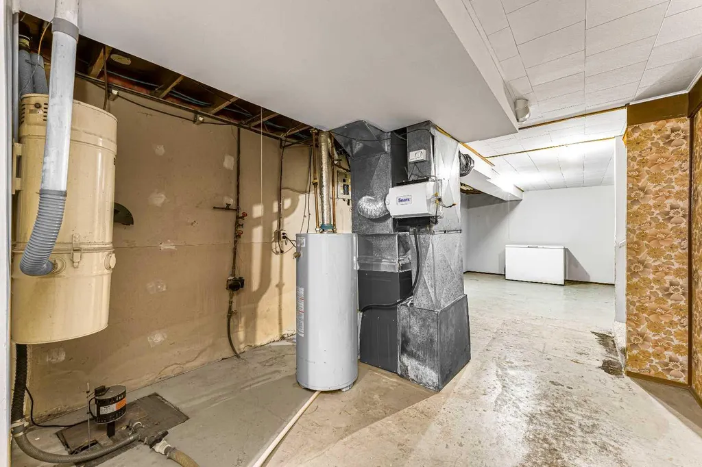 6 Woodland Close Sylvan Lake AB T4S 1L9