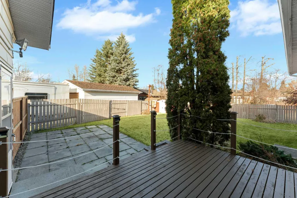 6 Woodland Close Sylvan Lake AB T4S 1L9