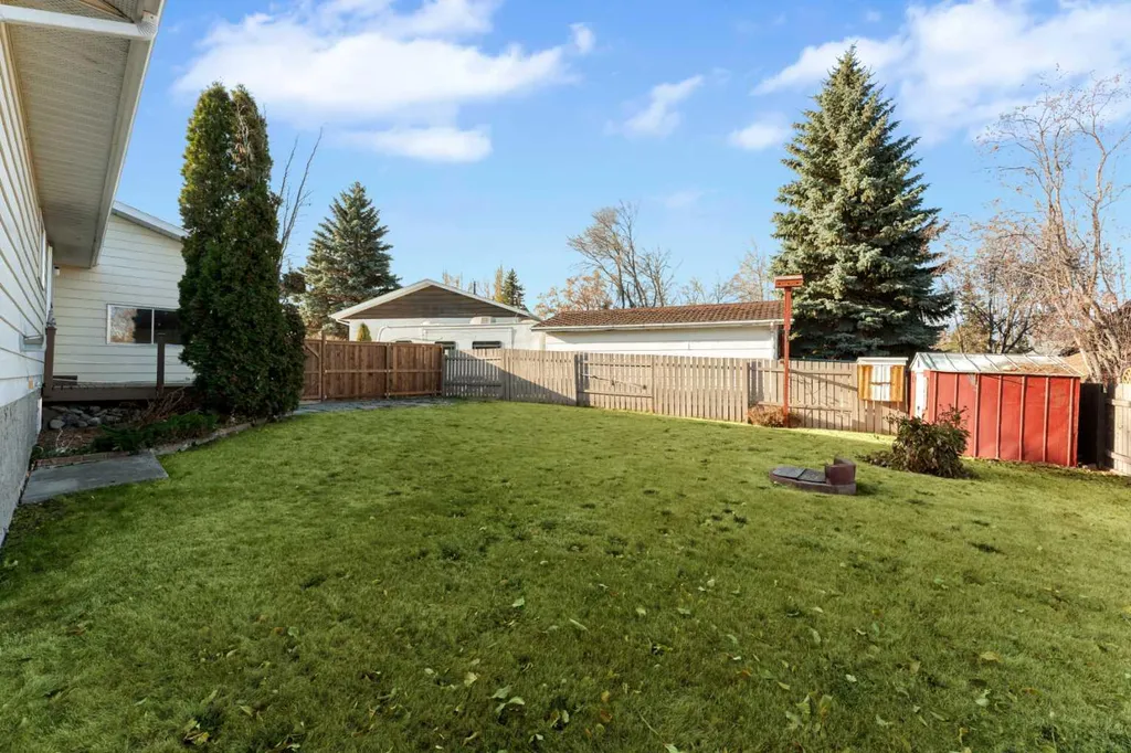 6 Woodland Close Sylvan Lake AB T4S 1L9
