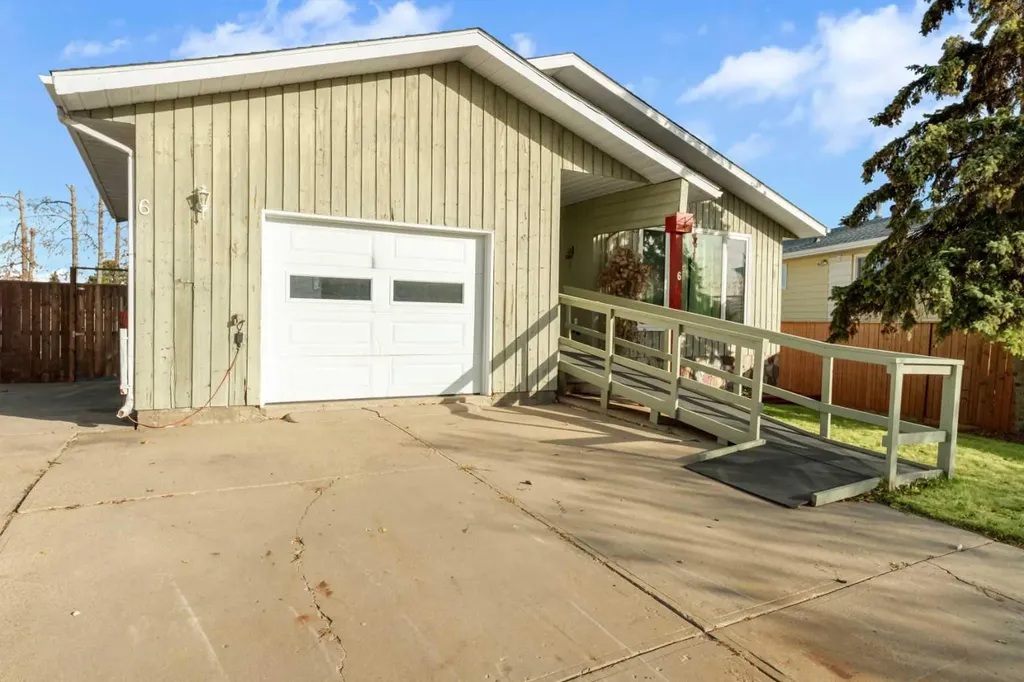 6 Woodland Close Sylvan Lake AB T4S 1L9