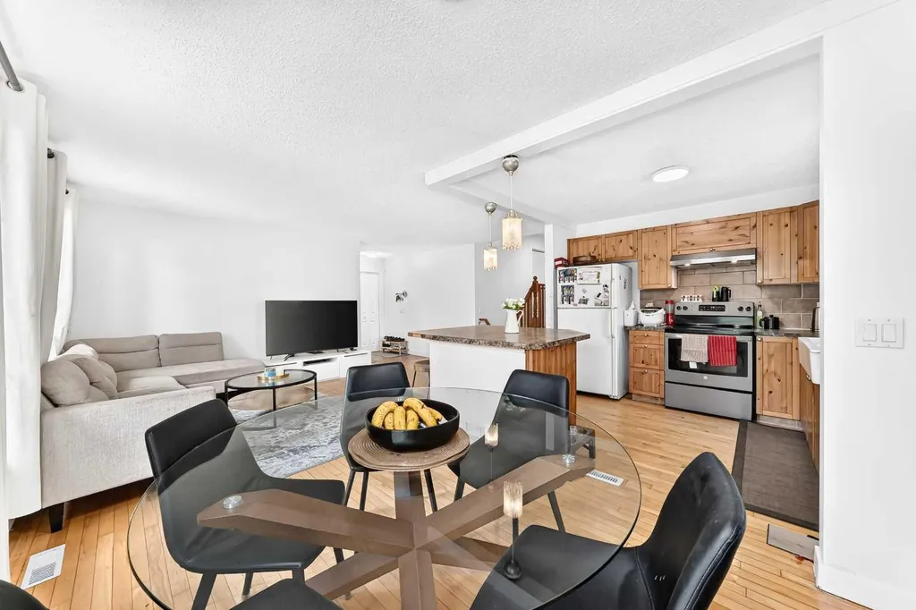 11 Bedford Drive NE Calgary AB T3K 1L2