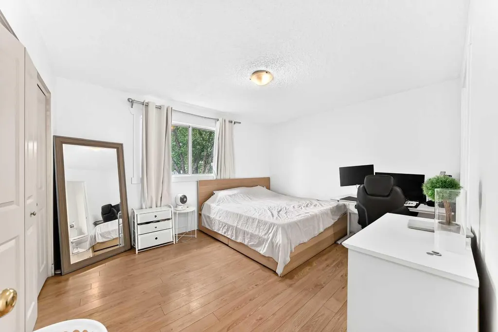 11 Bedford Drive NE Calgary AB T3K 1L2